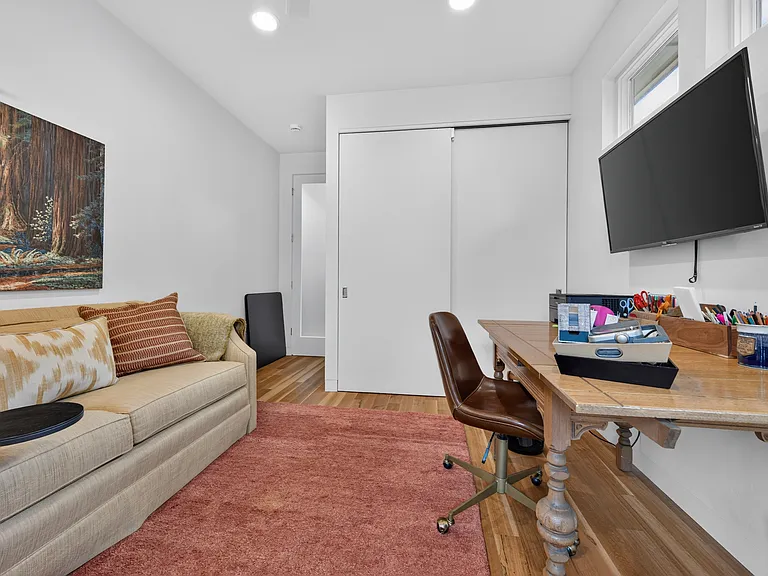 923 NW Albany Ave — Photo 36
