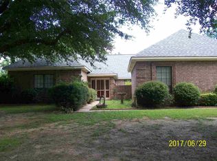 435 Oak Valley Dr, Longview, TX 75605
