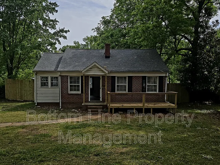 5008 Doris Ave — Photo 2