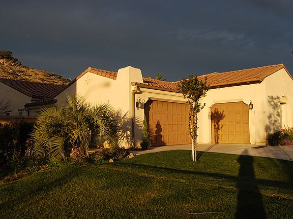 Front Front West - Garages