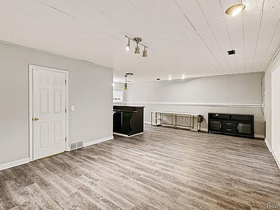 4th image of 1784 Byron Rd