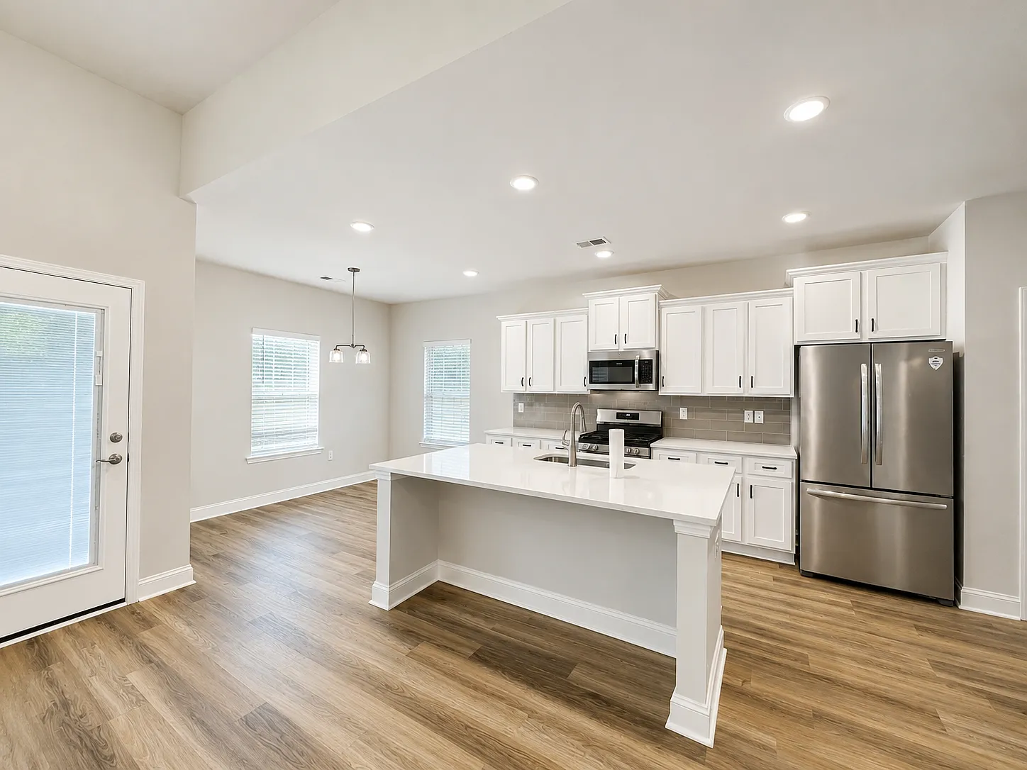 3 bed, 1725 sqft, $2,000 — Photo 4