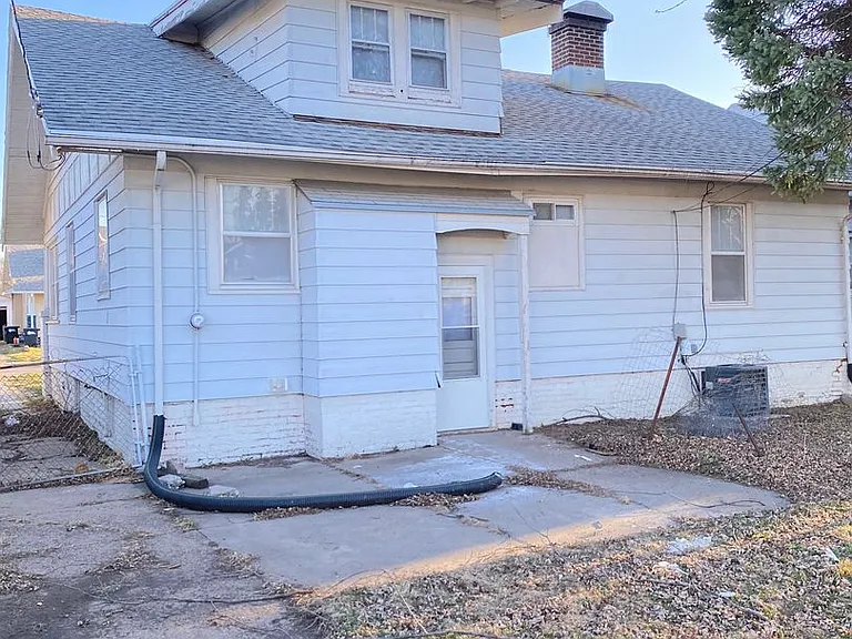 2436 Laurel Ave — Photo 39