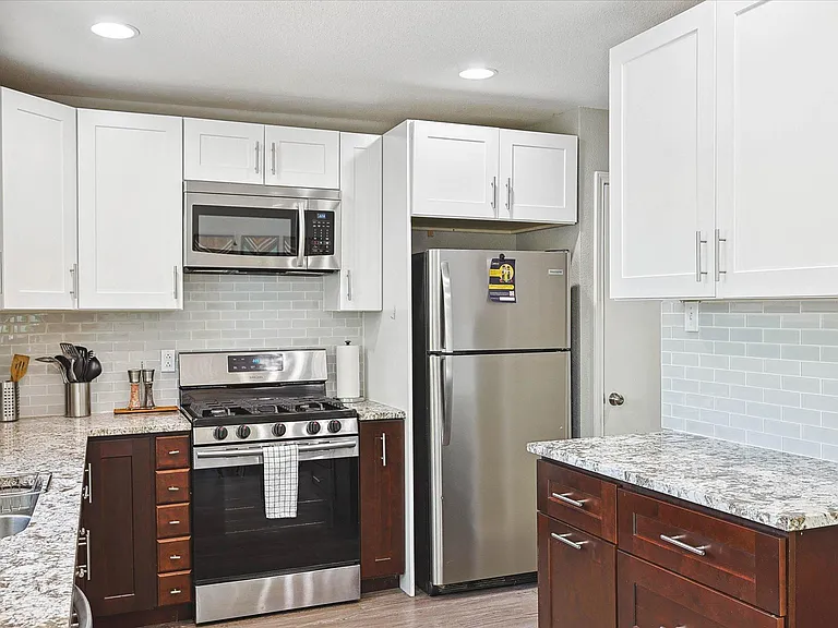 530 E Tyler St — Photo 15