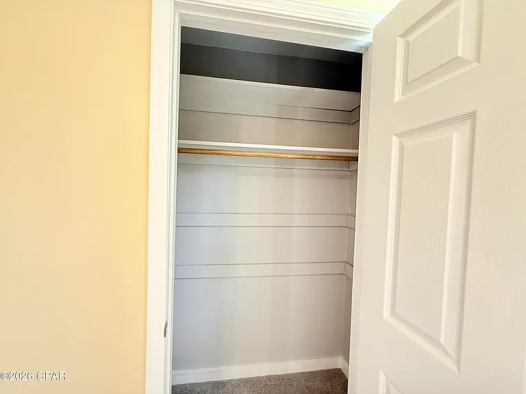 175 N Berthe Ave — Photo 22