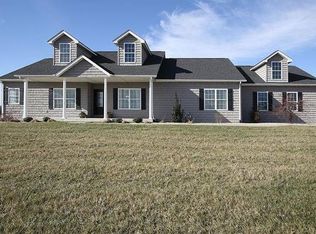 919 Deer Rdg, Saint Jacob, IL 62281