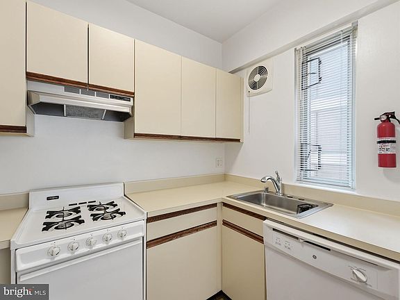 3rd image of 1727 Massachusetts Ave NW #416