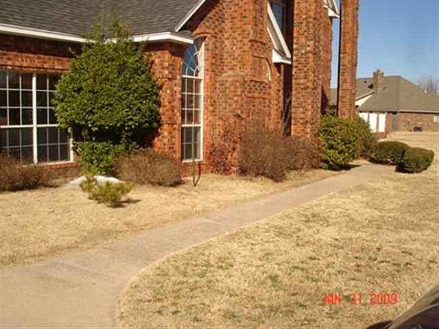 1st image of 8 NW Pecan Valley Dr #B