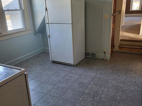 4th image of 207 Oak St #303