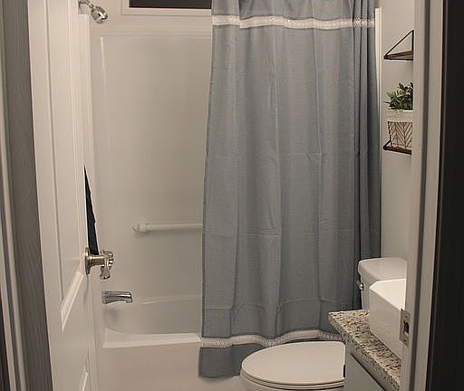 Guest bathroom 