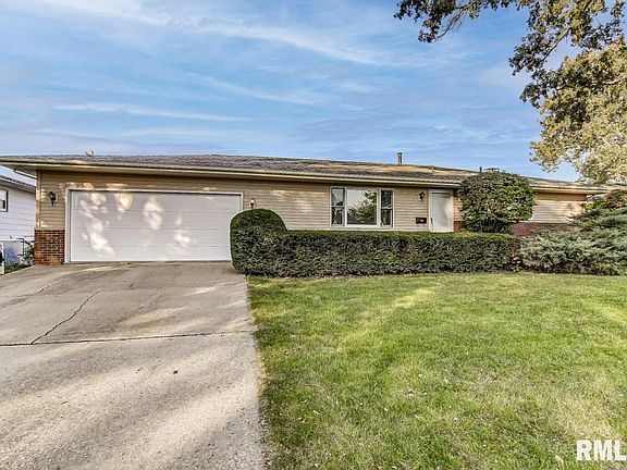 2nd image of 872 Oxford Dr