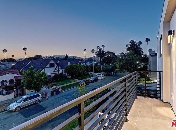 3rd image of 836 N Poinsettia Pl