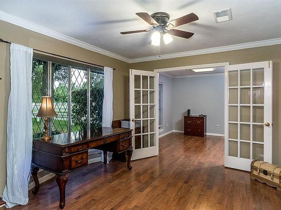 4th image of 1402 Baker Dr