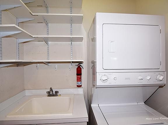 5th image of 2676 Stone Cir Unit 105