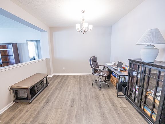 3rd image of 8822 Rowling Way