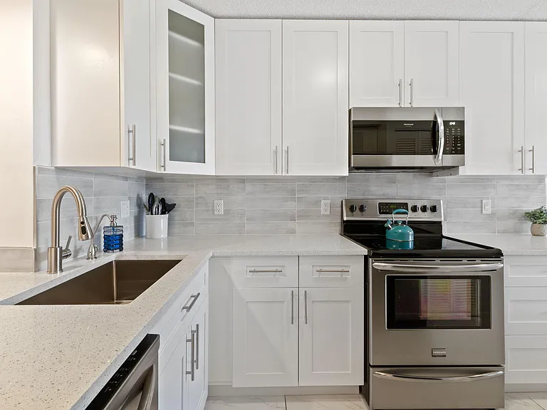 5380 Cedar Lake Dr #304 — Photo 2