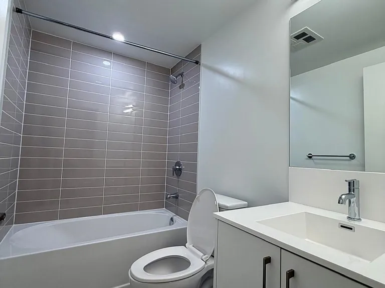 4010 Eglinton Ave W #703 — Photo 13