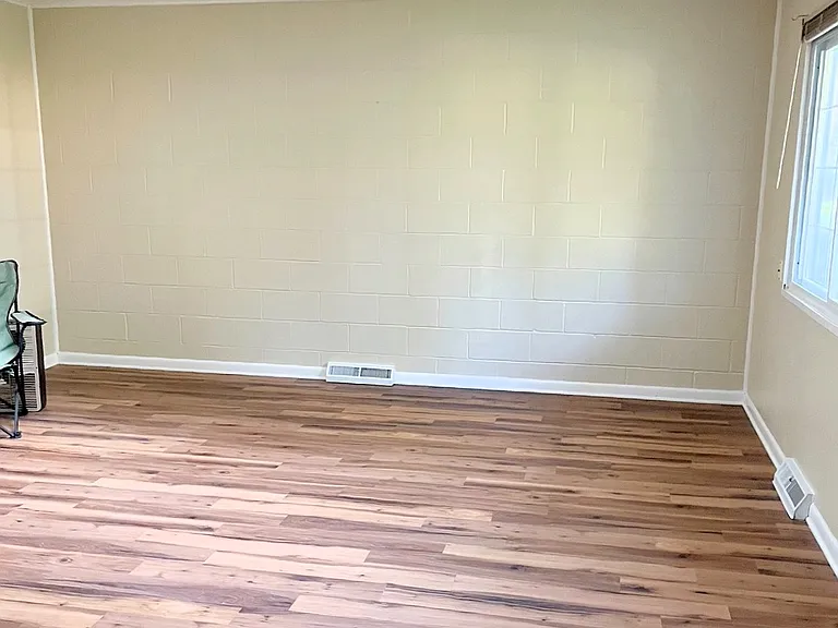 4005 Cleveland Rd E — Photo 5