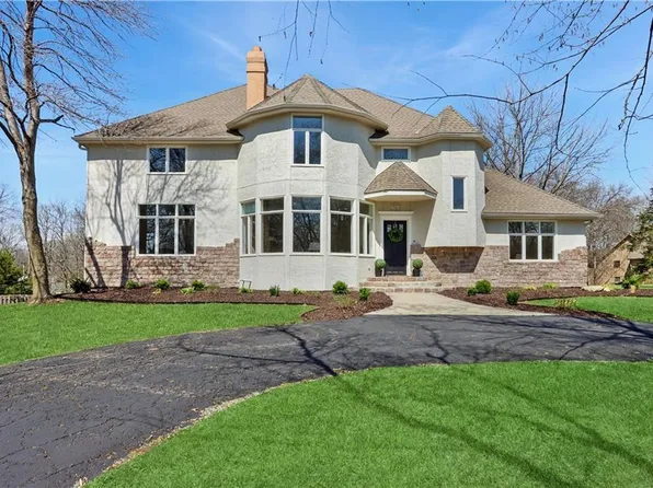 17010 Palos Verdes Dr, Stilwell, KS 66085