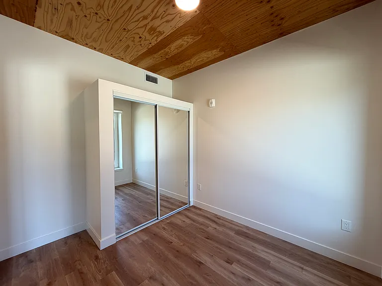 12th Street Apartments — Photo 48