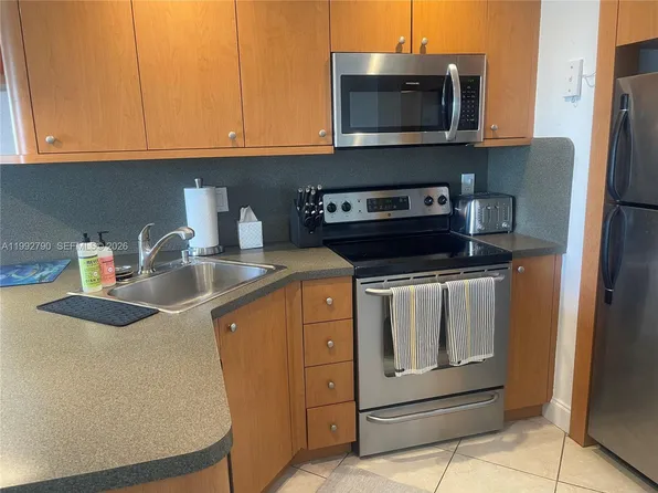 2900 NE 30th St, Fort Lauderdale, FL 33306