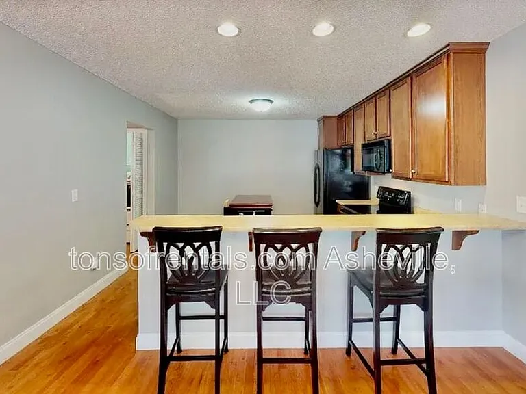 130 Downing Park Ct — Photo 6