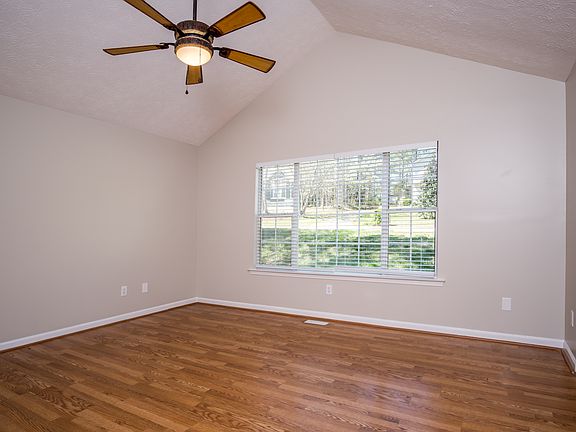 5th image of 78 Thornbrooke Dr