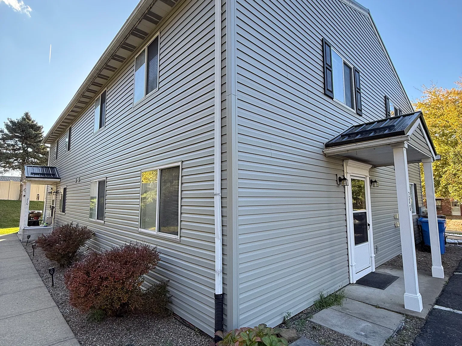 2 bed, 1.5 bath, $1,185 — Photo 1