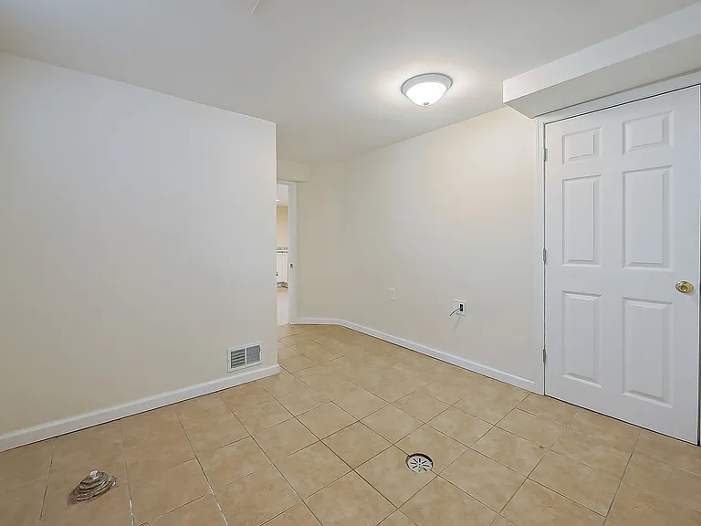 8701 Brookville Rd — Photo 27