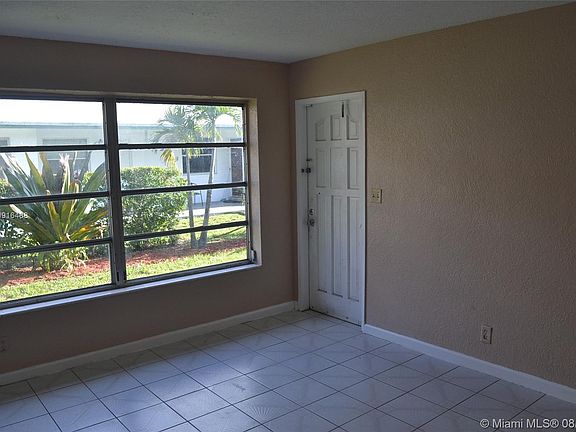 4th image of 112 SW 19th Ave #12