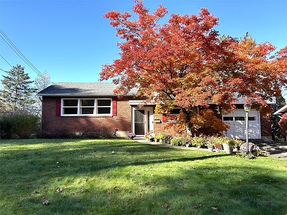 2nd image of 600 Redwood Ln