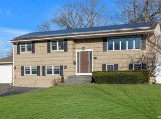 31 Eustace Dr, Commack, NY 11725