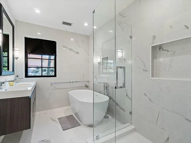 210 S Lake Dr — Photo 25