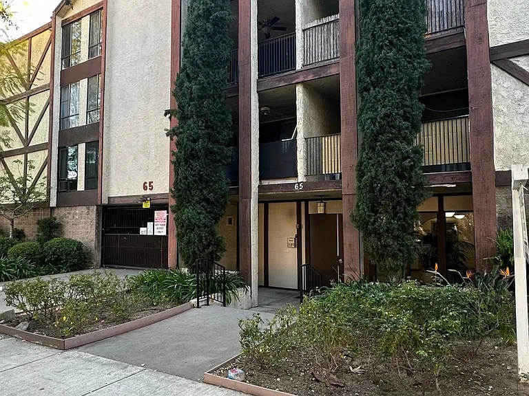 65 N Allen Ave #302 — Photo 1