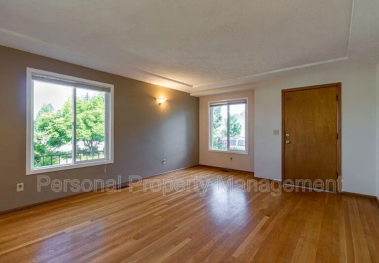 219 W 31st St — Photo 3