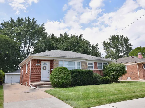 27927 Shock St, Saint Clair Shores, MI 48081