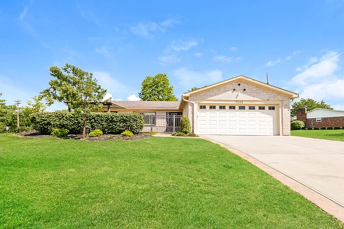 7244 Hollywood Dr