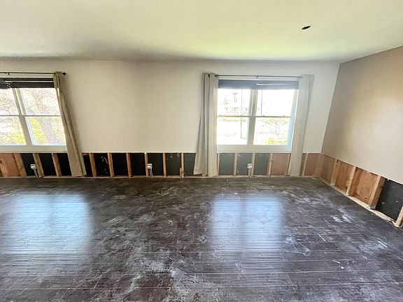 5th image of 15139 Le Claire Ave