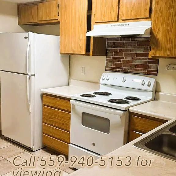 422 N Spruce St — Photo 4