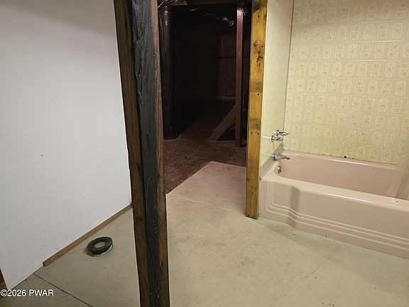 4th image of 4196 Hemlock Rd