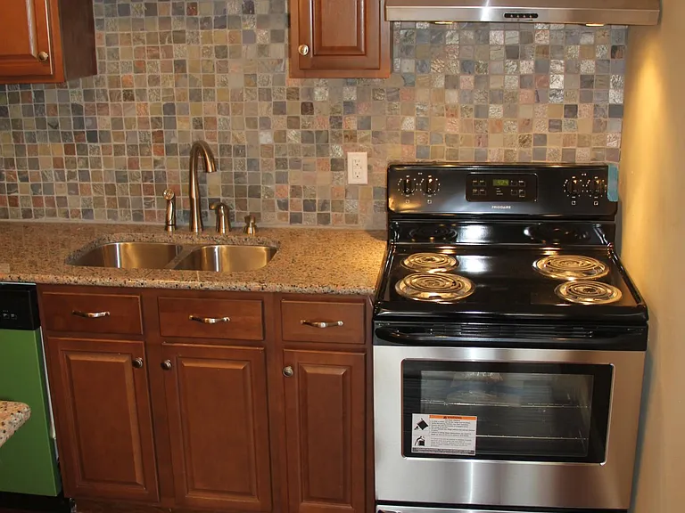 5825 Bartlett St #3F — Photo 10