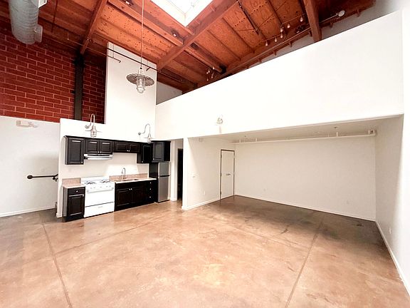 3rd image of 1734 N Main St #633-160
