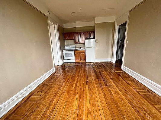 1st image of 245 Seaman Ave #6F