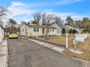 362 Parkerview St, Springfield, MA 01129