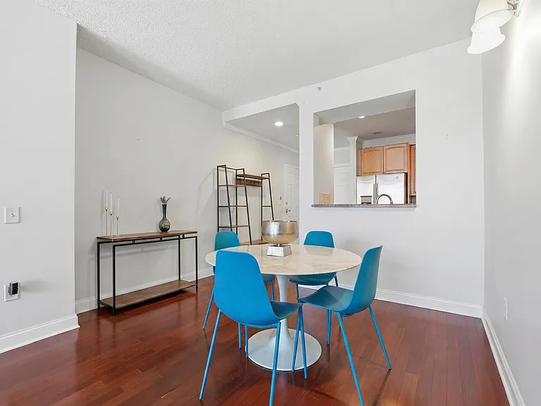311 Washington St #9C — Photo 7