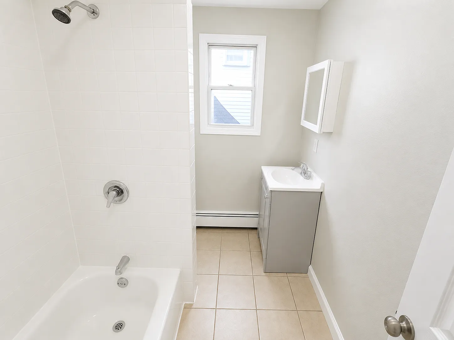 3 bed, 1200 sqft, $2,045 — Photo 2