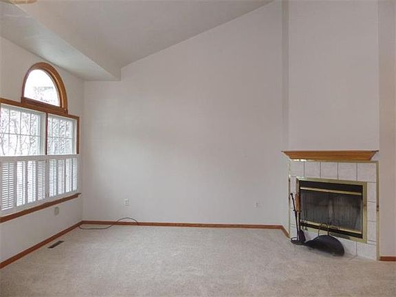 3rd image of 3 Golfwood Dr