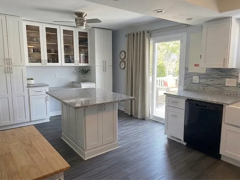 600 N Victoria Ave #A — Photo 6