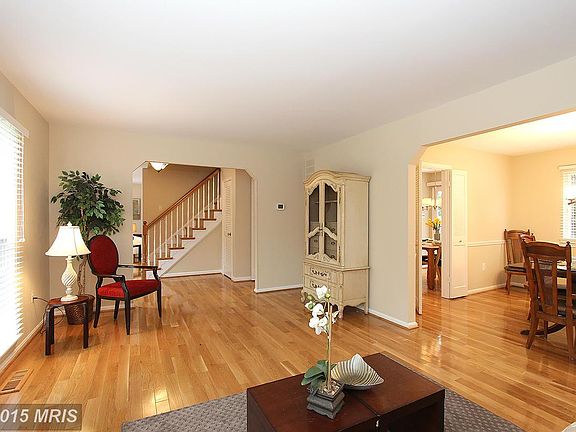 4th image of 10121 Colebrook Ave