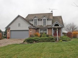 5651 Cedarwood Dr, Lewisburg, OH 45338